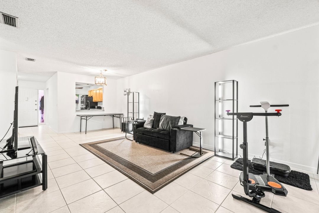 На продажу: $225,000 (2 спален, 2 ванн, 1271 Квадратных фут)