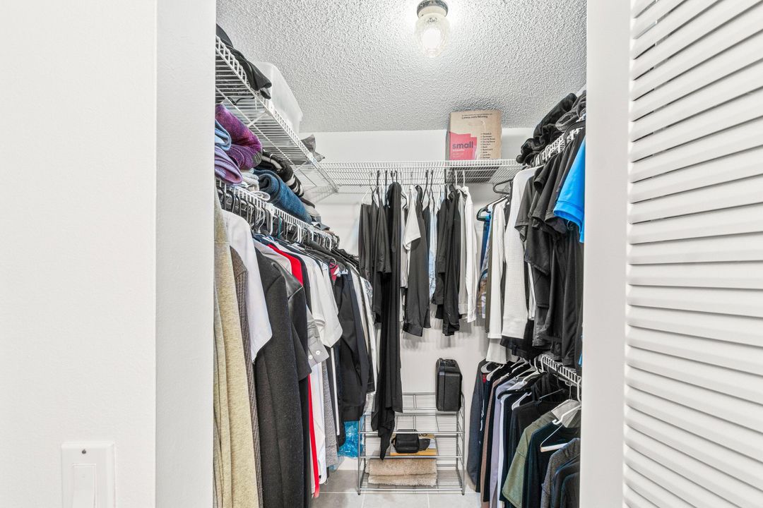 На продажу: $225,000 (2 спален, 2 ванн, 1271 Квадратных фут)