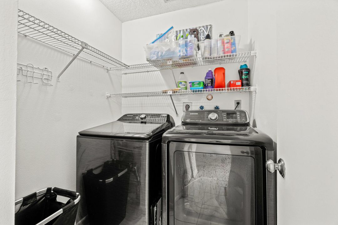 На продажу: $225,000 (2 спален, 2 ванн, 1271 Квадратных фут)