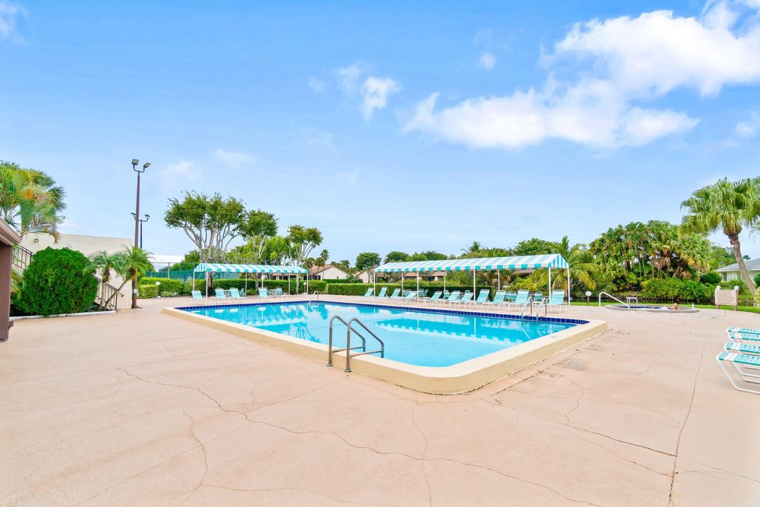 На продажу: $225,000 (2 спален, 2 ванн, 1271 Квадратных фут)