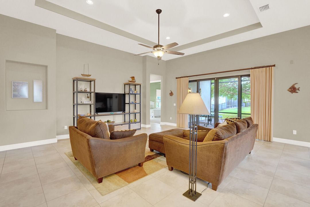 待售: $835,000 (4 贝兹, 3 浴室, 2671 平方英尺)