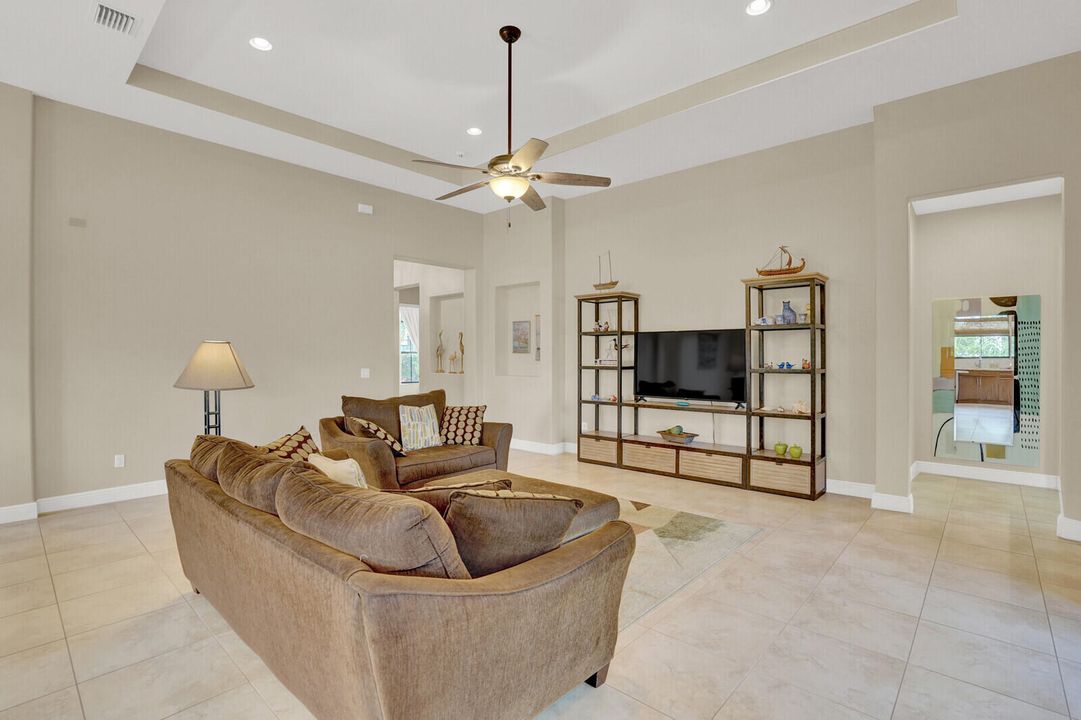 待售: $835,000 (4 贝兹, 3 浴室, 2671 平方英尺)