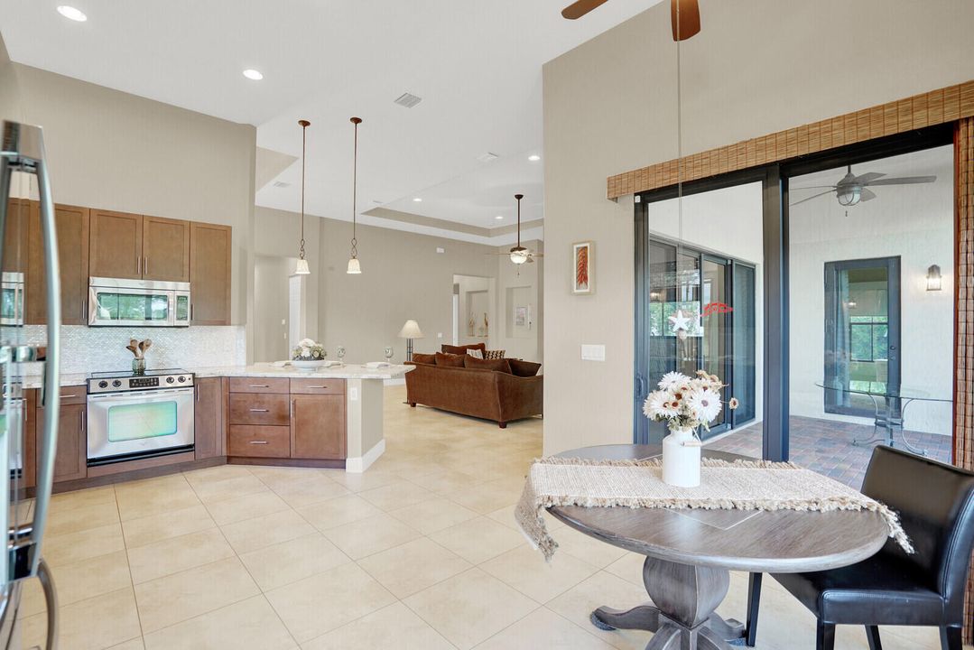 待售: $835,000 (4 贝兹, 3 浴室, 2671 平方英尺)