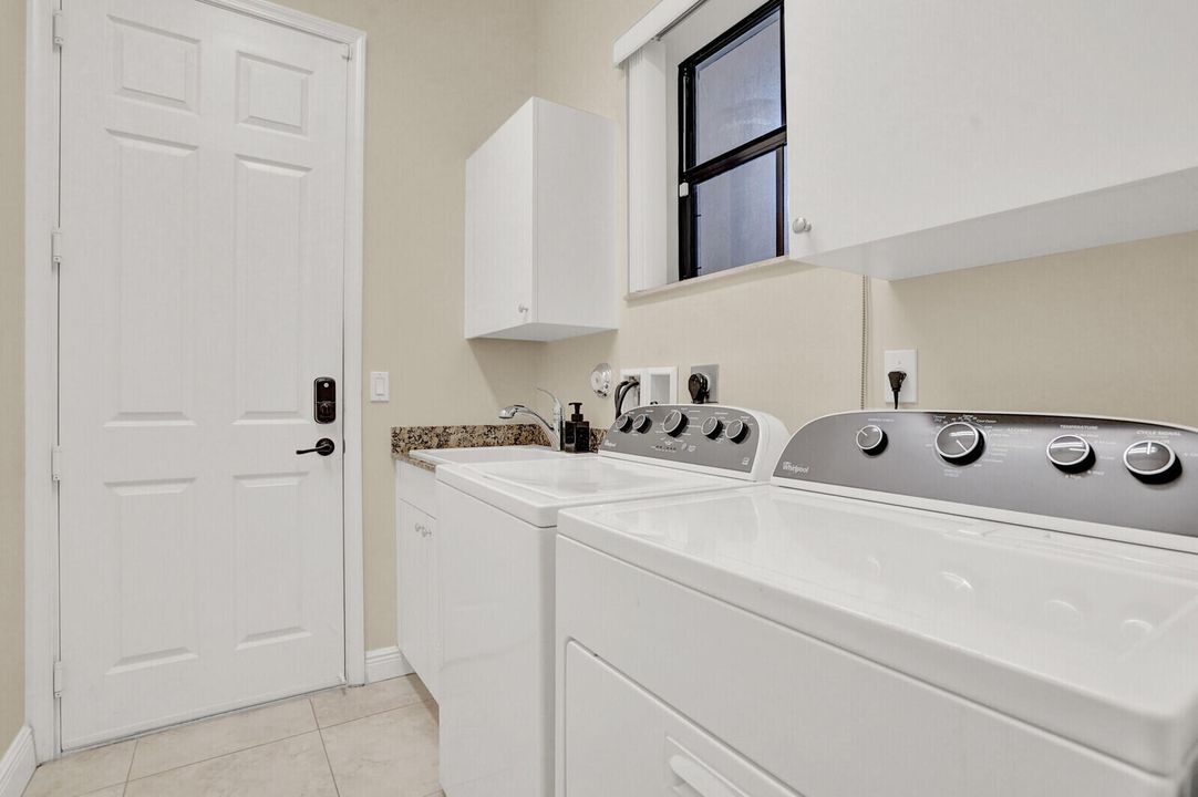 待售: $835,000 (4 贝兹, 3 浴室, 2671 平方英尺)