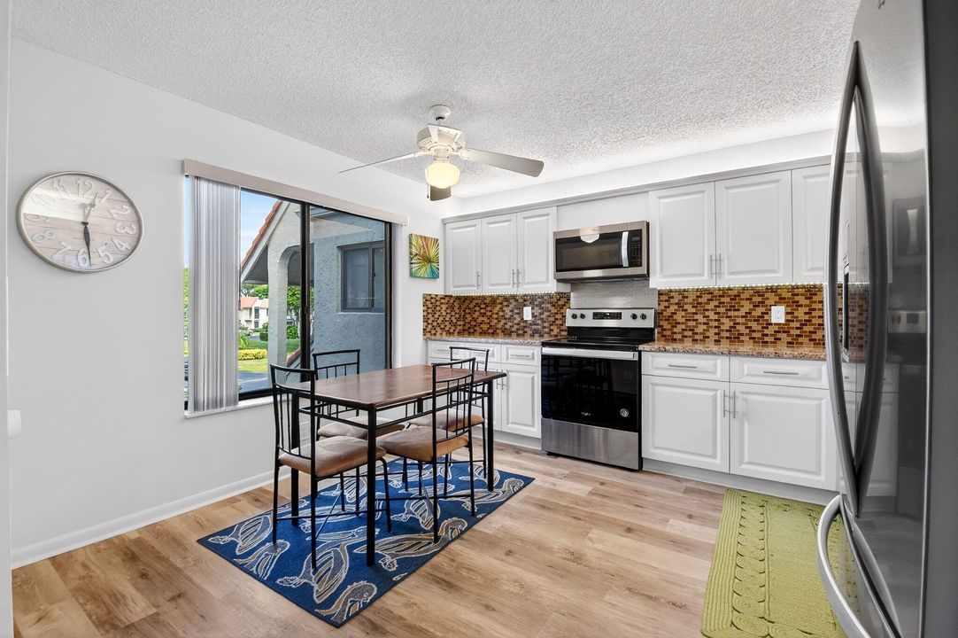 На продажу: $199,000 (2 спален, 2 ванн, 1280 Квадратных фут)