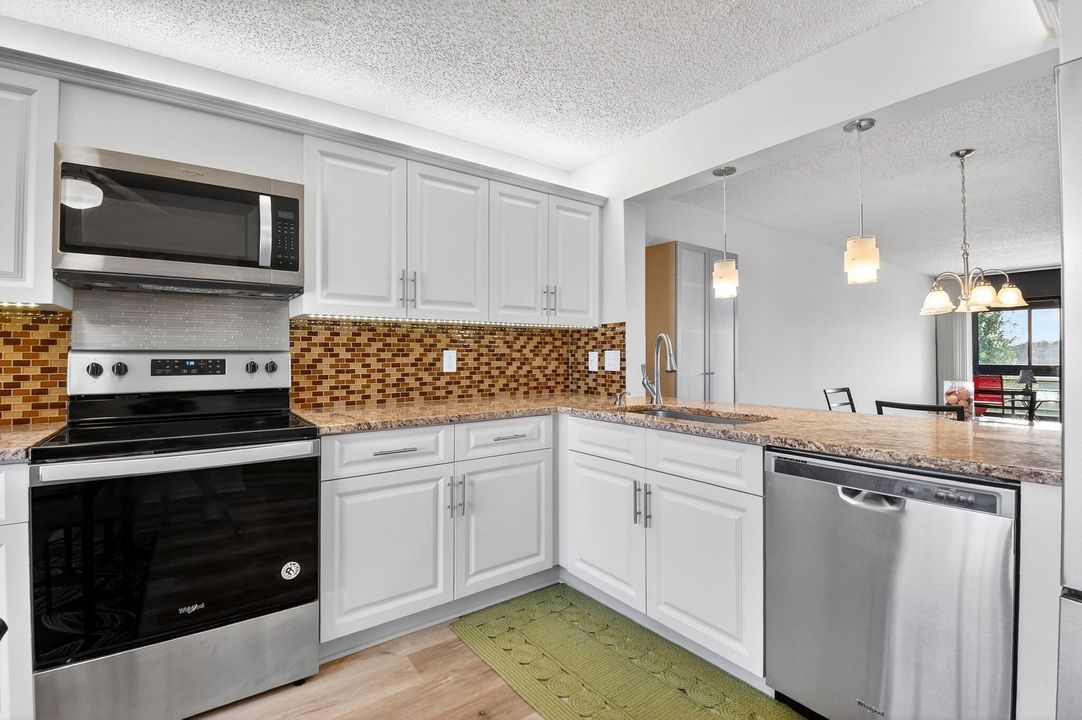 На продажу: $199,000 (2 спален, 2 ванн, 1280 Квадратных фут)