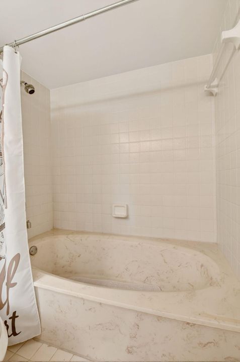 На продажу: $199,000 (2 спален, 2 ванн, 1280 Квадратных фут)