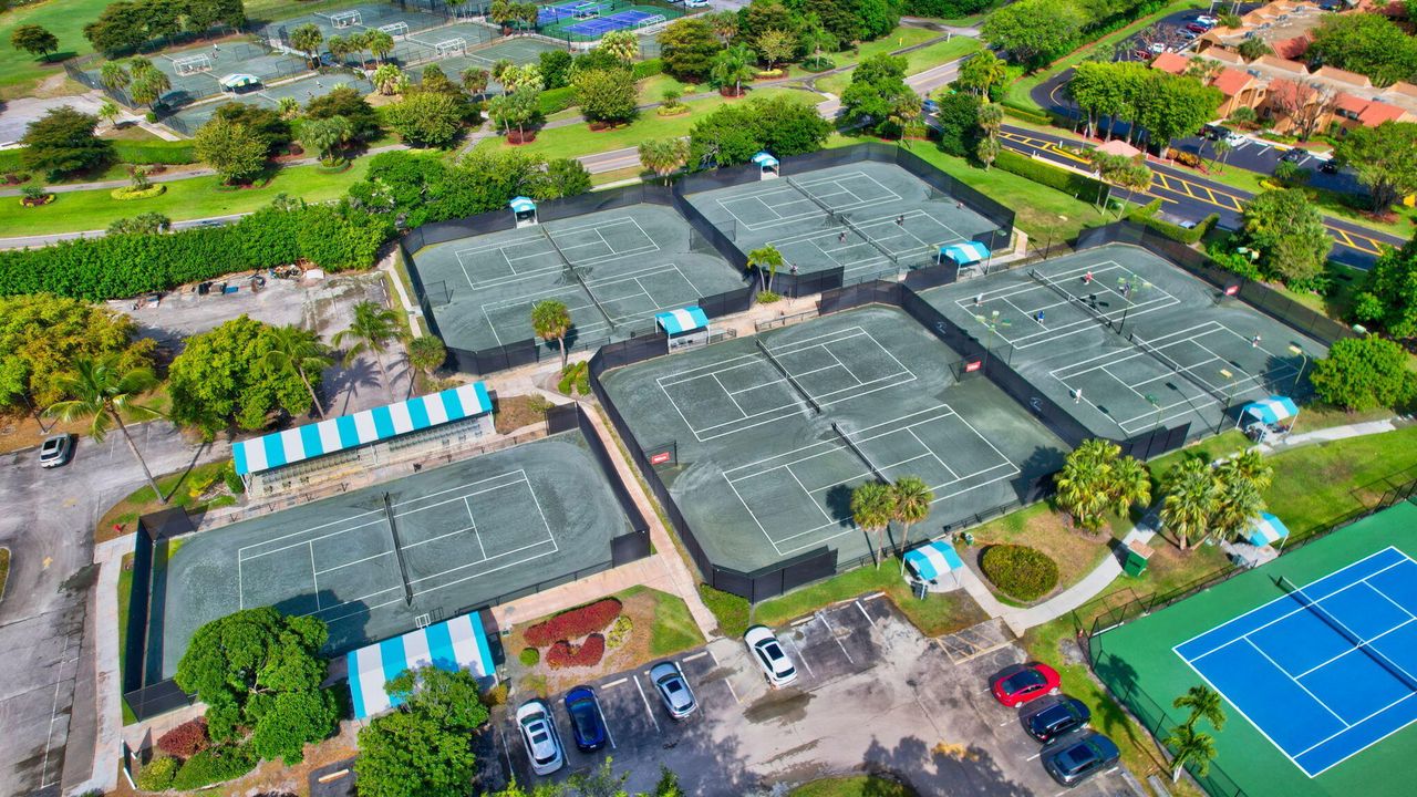 На продажу: $199,000 (2 спален, 2 ванн, 1280 Квадратных фут)