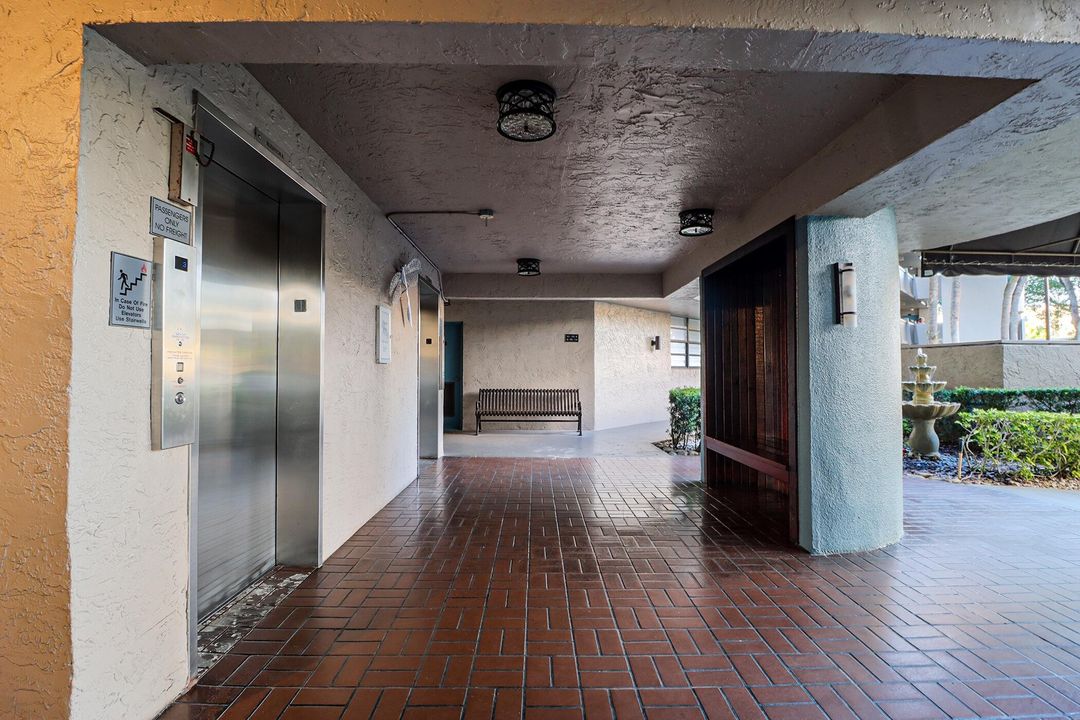 For Sale: $200,000 (2 beds, 2 baths, 852 Square Feet)