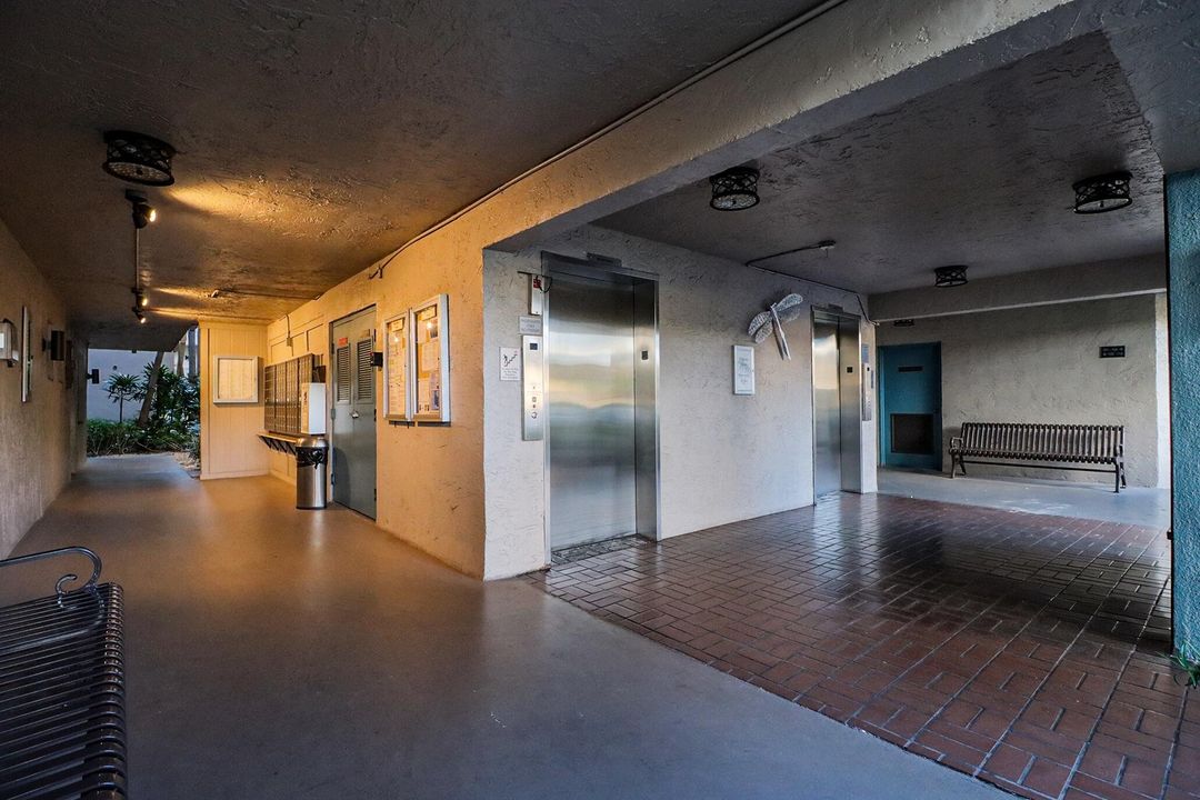 For Sale: $200,000 (2 beds, 2 baths, 852 Square Feet)