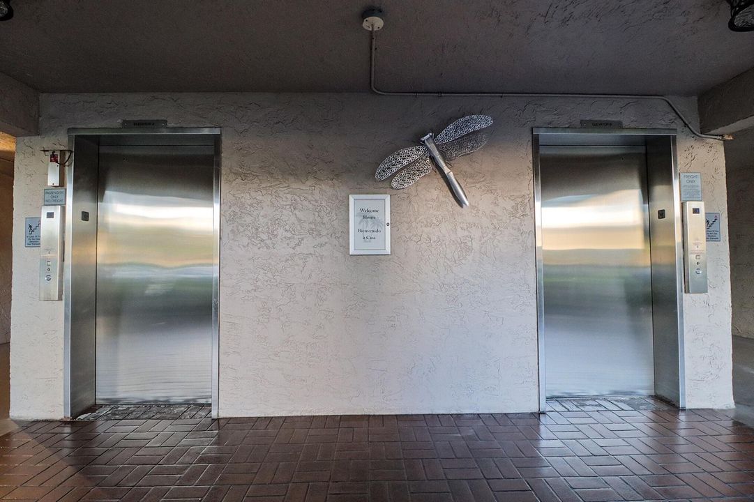 For Sale: $200,000 (2 beds, 2 baths, 852 Square Feet)