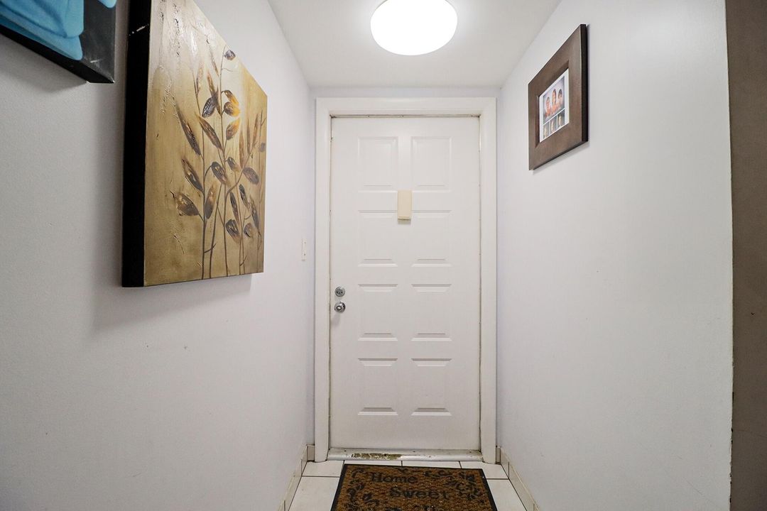 For Sale: $200,000 (2 beds, 2 baths, 852 Square Feet)