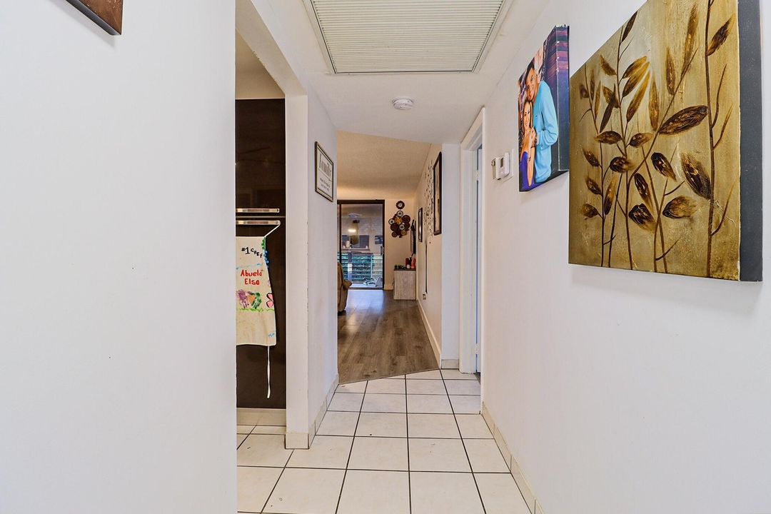 For Sale: $200,000 (2 beds, 2 baths, 852 Square Feet)