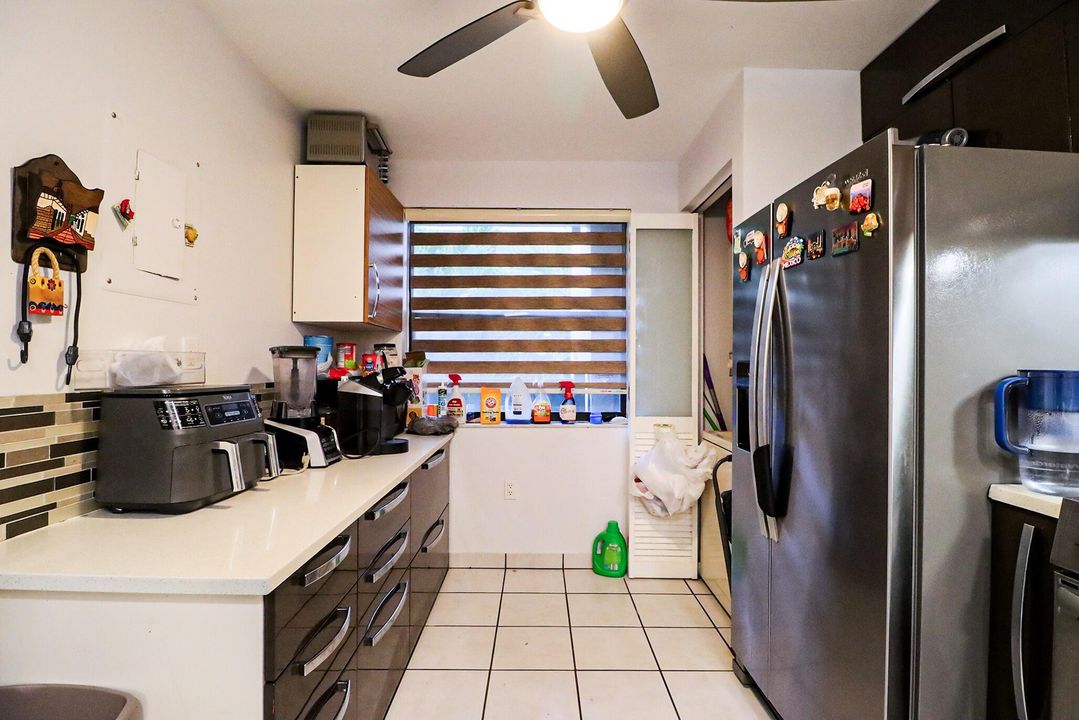 For Sale: $200,000 (2 beds, 2 baths, 852 Square Feet)