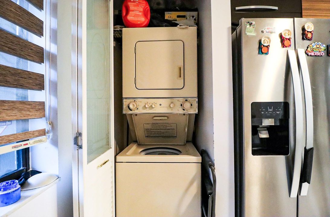 For Sale: $200,000 (2 beds, 2 baths, 852 Square Feet)