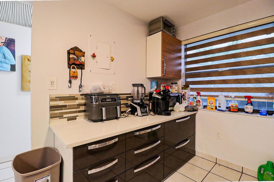 For Sale: $200,000 (2 beds, 2 baths, 852 Square Feet)