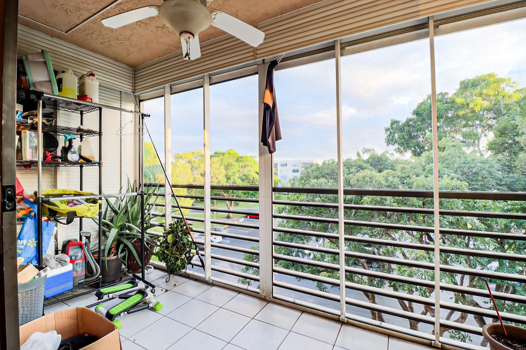 For Sale: $200,000 (2 beds, 2 baths, 852 Square Feet)