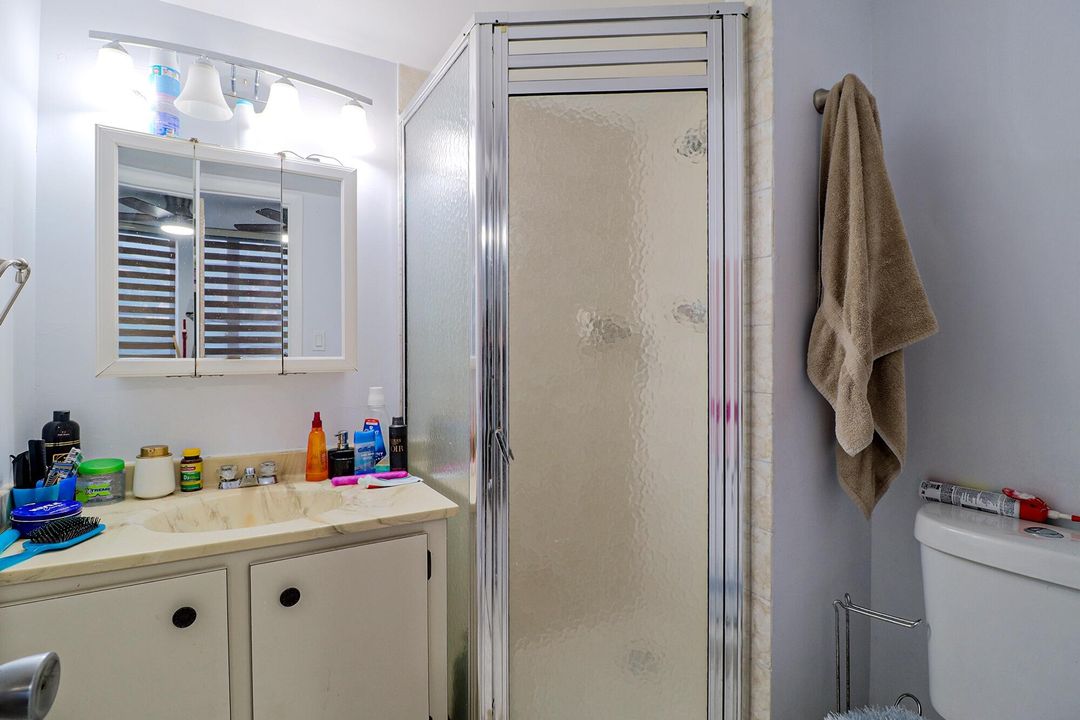 For Sale: $200,000 (2 beds, 2 baths, 852 Square Feet)