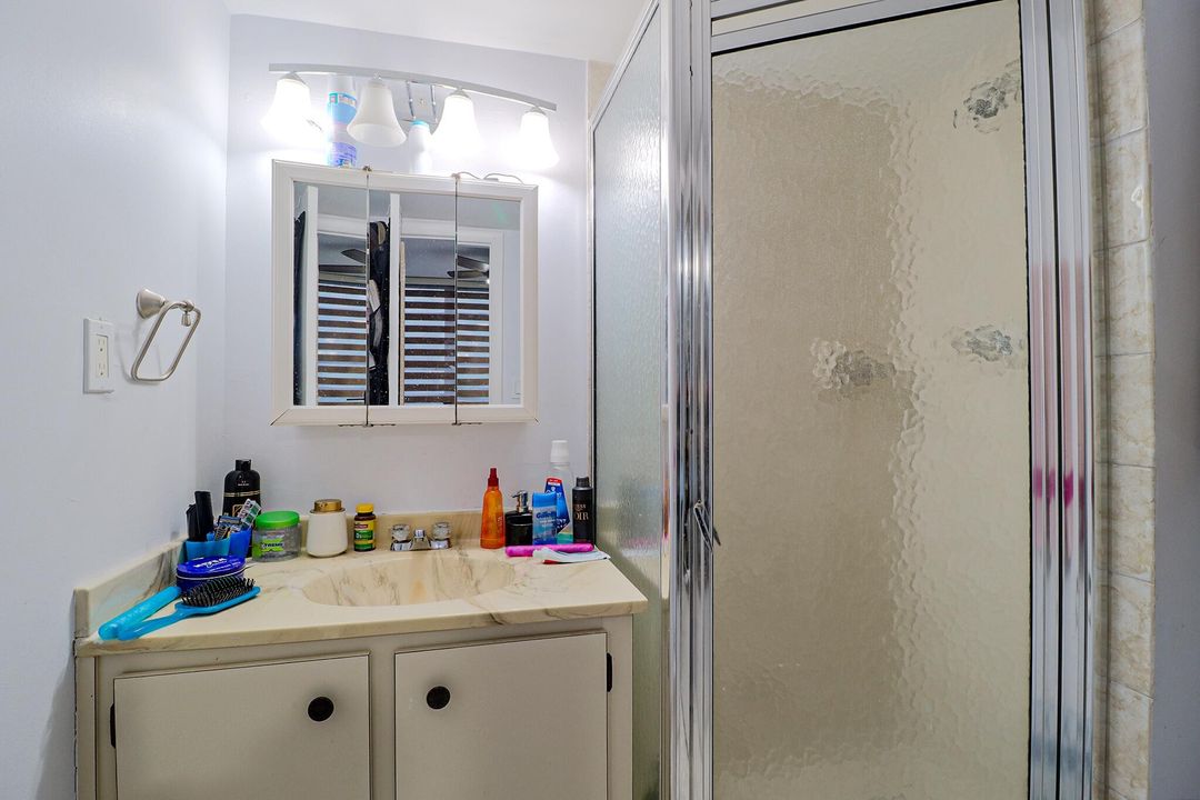 For Sale: $200,000 (2 beds, 2 baths, 852 Square Feet)