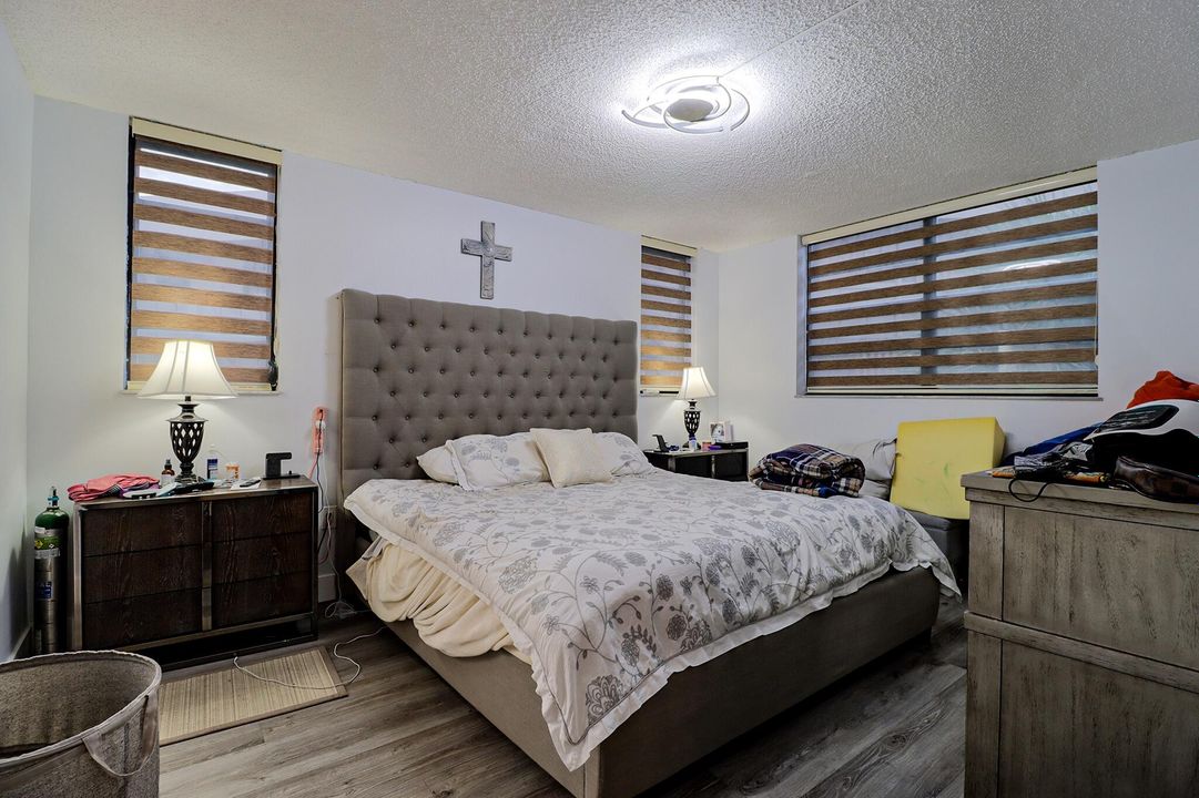 For Sale: $200,000 (2 beds, 2 baths, 852 Square Feet)