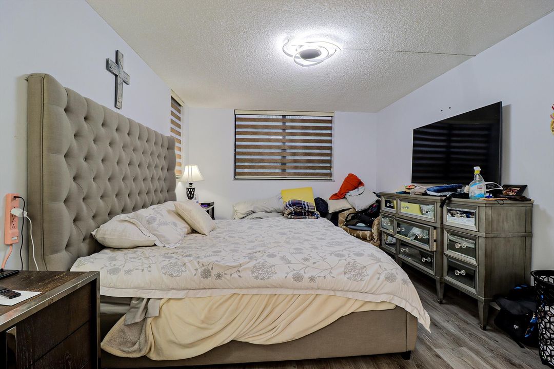 For Sale: $200,000 (2 beds, 2 baths, 852 Square Feet)