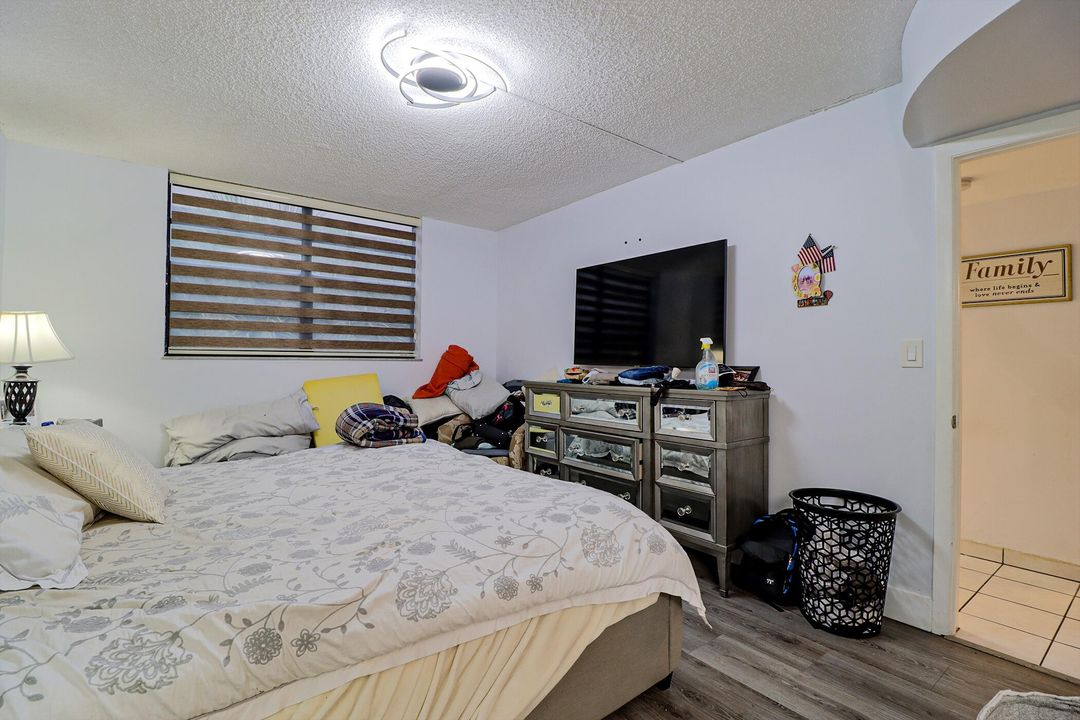 For Sale: $200,000 (2 beds, 2 baths, 852 Square Feet)
