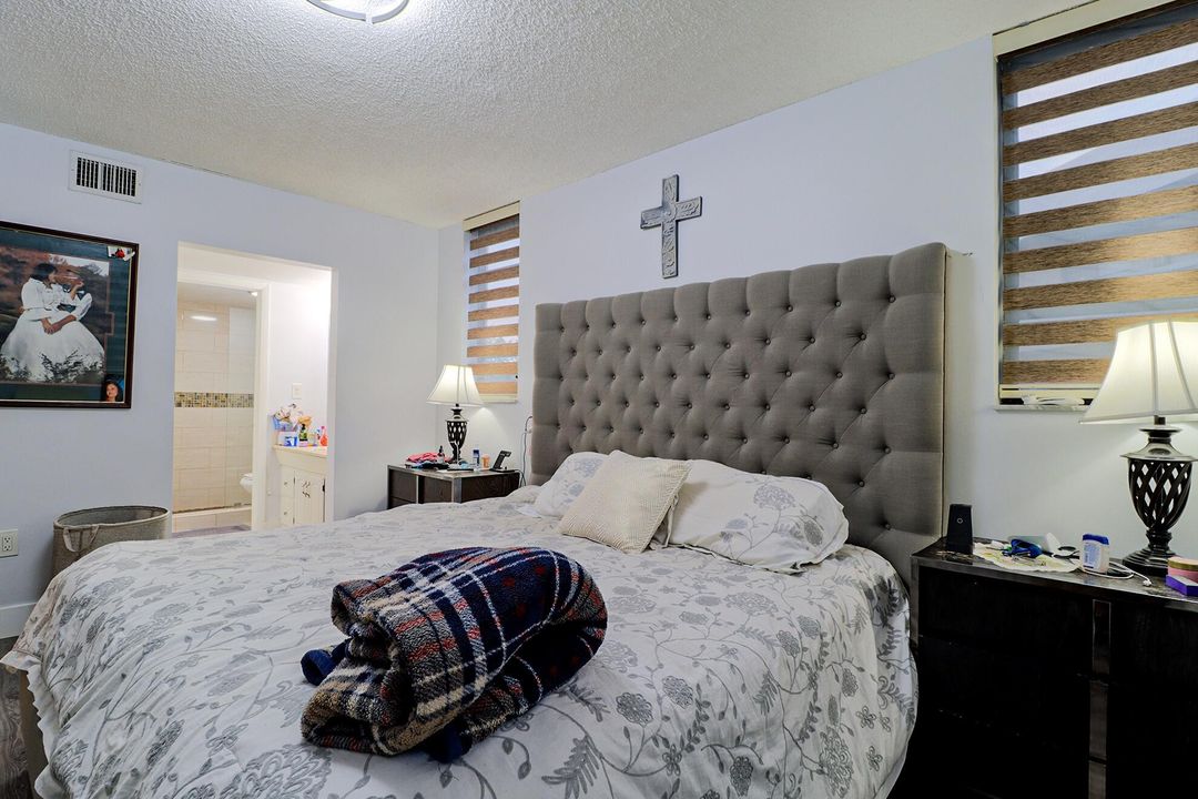 For Sale: $200,000 (2 beds, 2 baths, 852 Square Feet)