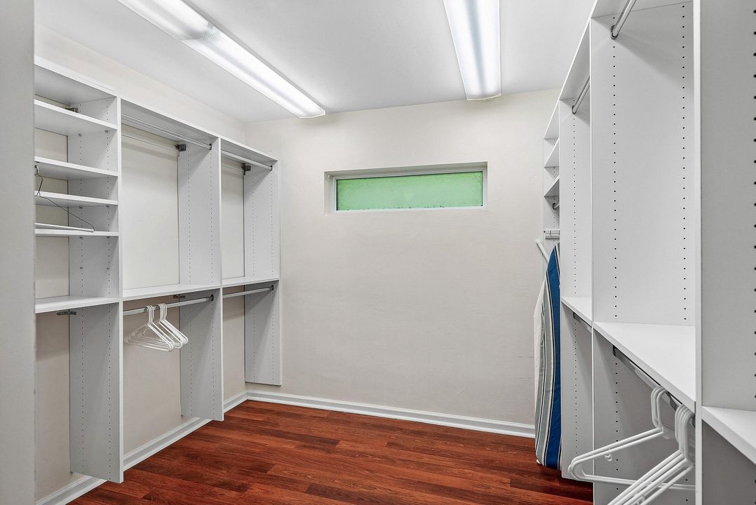 For Rent: $20,000 (3 beds, 2 baths, 3687 Square Feet)