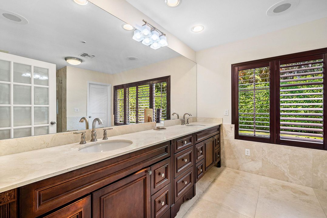 For Rent: $20,000 (3 beds, 2 baths, 3687 Square Feet)