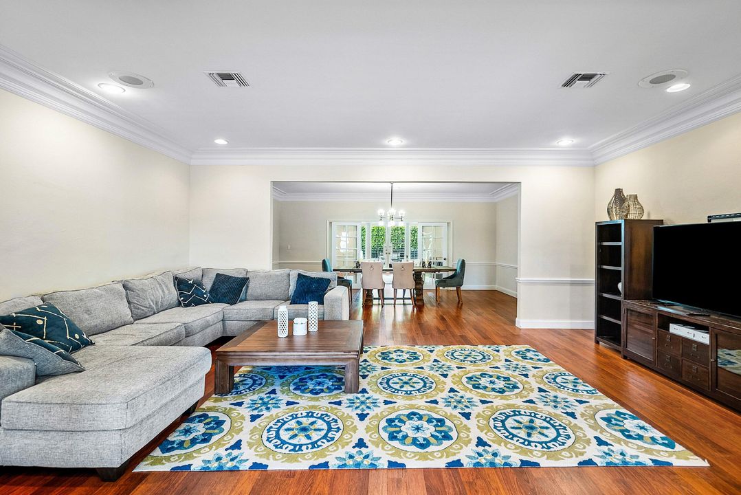 For Rent: $20,000 (3 beds, 2 baths, 3687 Square Feet)