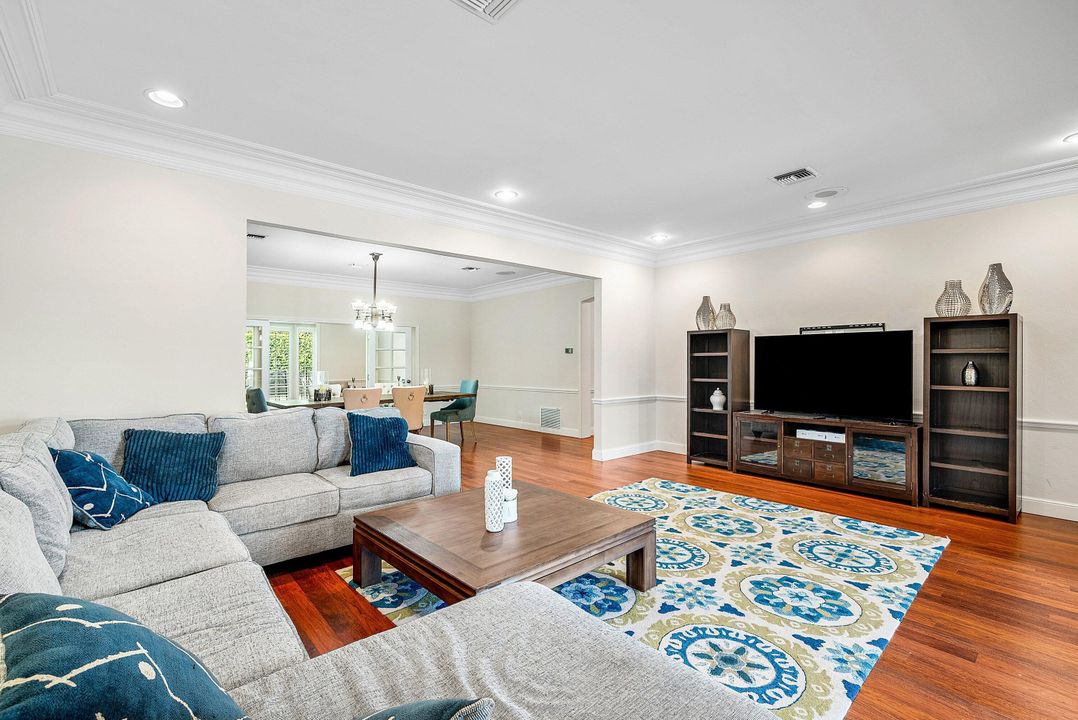 For Rent: $20,000 (3 beds, 2 baths, 3687 Square Feet)