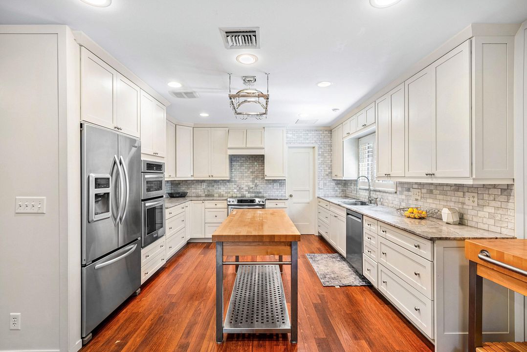 For Rent: $20,000 (3 beds, 2 baths, 3687 Square Feet)