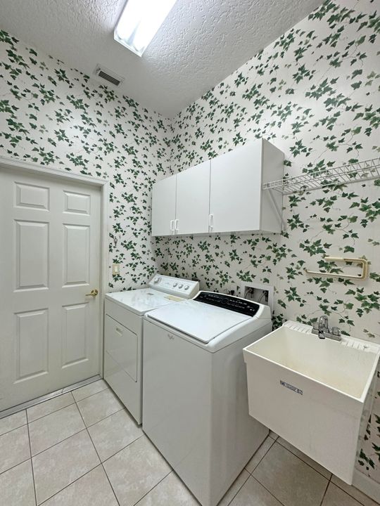 На продажу: $369,000 (3 спален, 2 ванн, 1749 Квадратных фут)