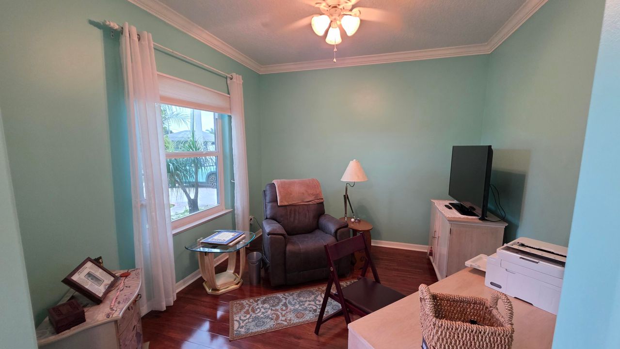 For Sale: $525,000 (4 beds, 2 baths, 2012 Square Feet)