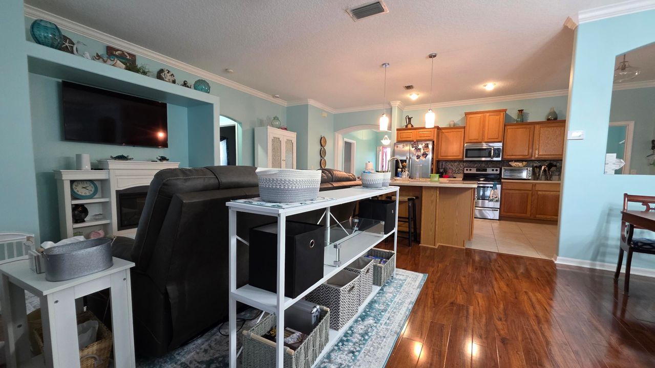 For Sale: $525,000 (4 beds, 2 baths, 2012 Square Feet)