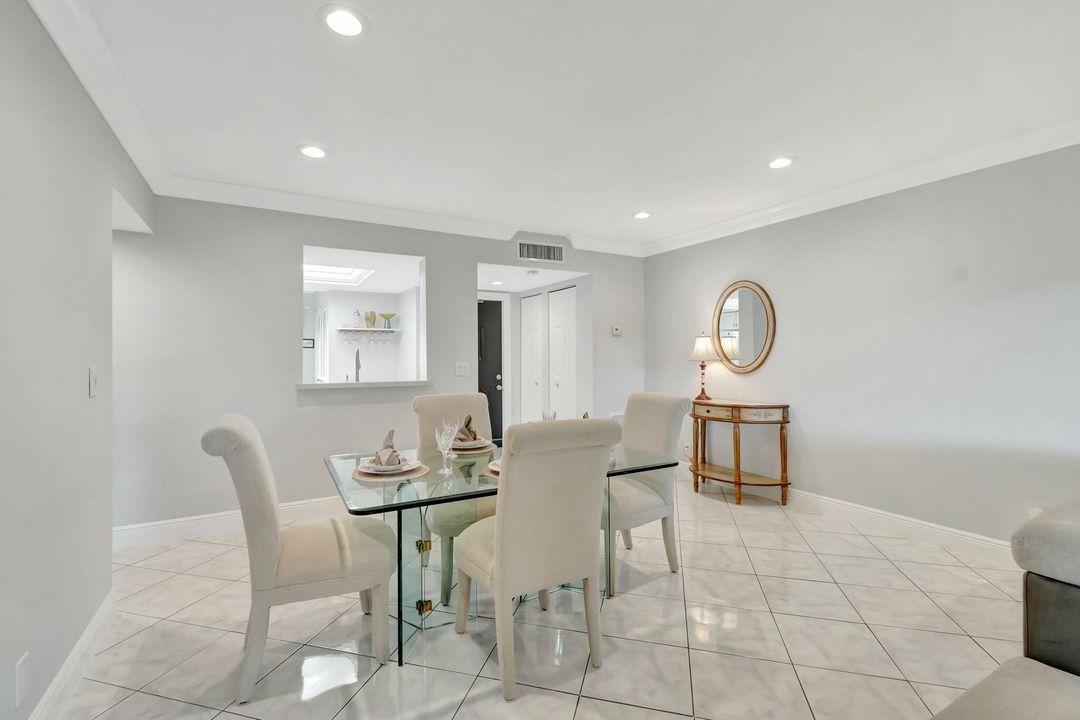 出租: $2,200 (2 贝兹, 2 浴室, 1044 平方英尺)