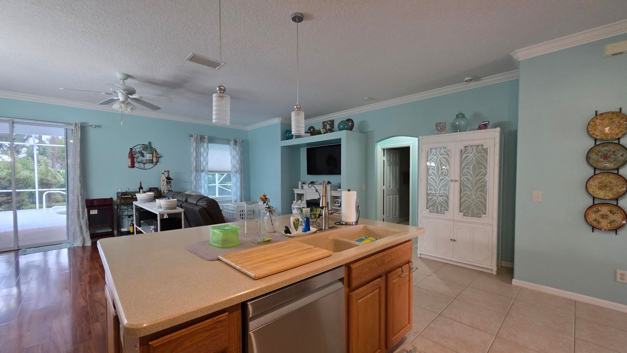 For Sale: $525,000 (4 beds, 2 baths, 2012 Square Feet)