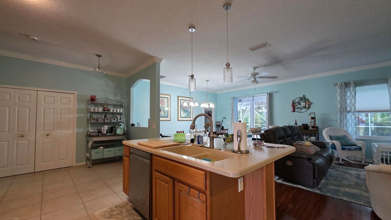 For Sale: $525,000 (4 beds, 2 baths, 2012 Square Feet)