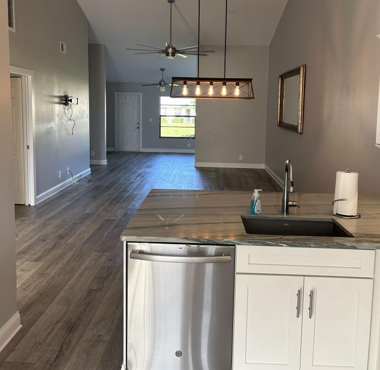 For Rent: $2,500 (2 beds, 2 baths, 1306 Square Feet)