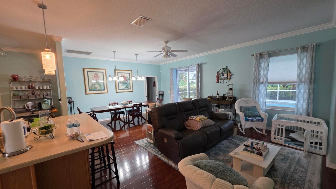 For Sale: $525,000 (4 beds, 2 baths, 2012 Square Feet)