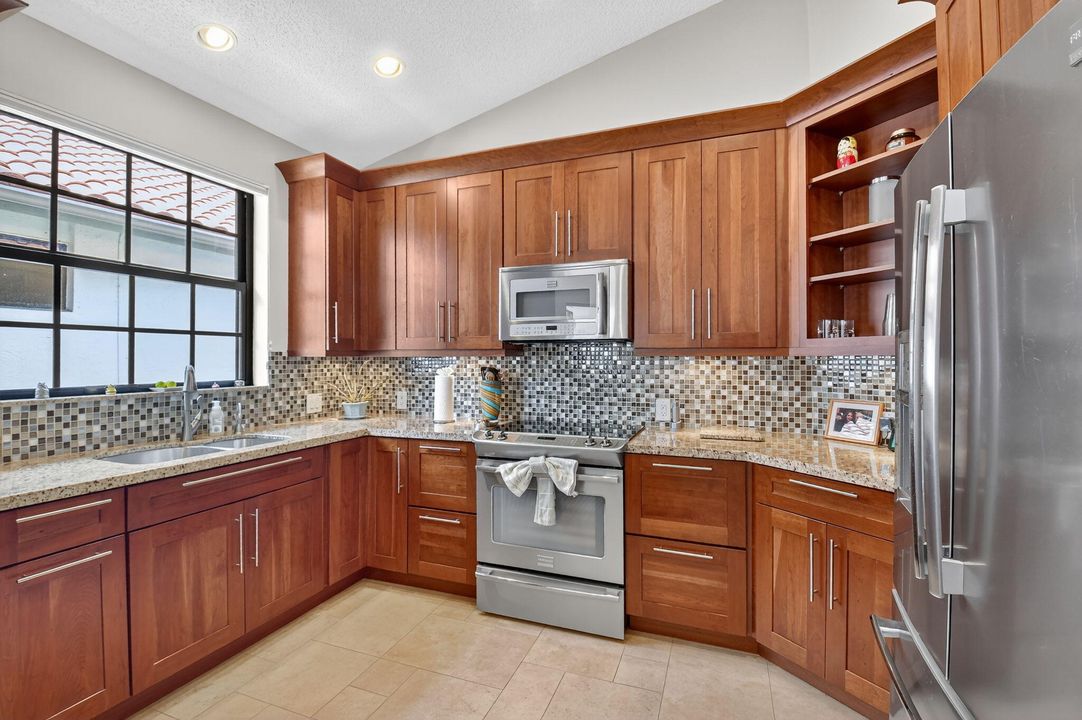 待售: $999,000 (3 贝兹, 2 浴室, 2180 平方英尺)