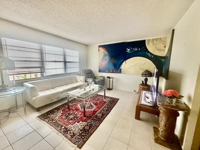 出租: $1,495 (1 贝兹, 1 浴室, 738 平方英尺)