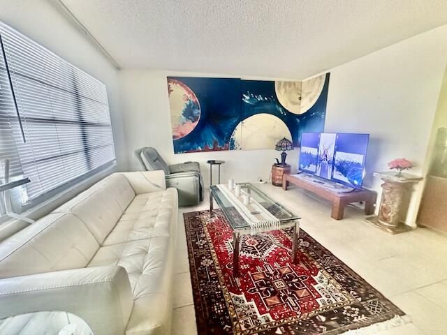 出租: $1,495 (1 贝兹, 1 浴室, 738 平方英尺)