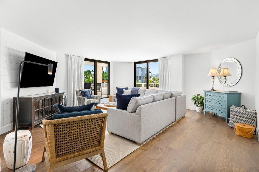 For Sale: $895,000 (2 beds, 2 baths, 1460 Square Feet)