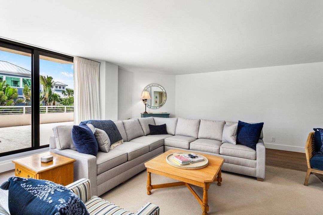 For Sale: $895,000 (2 beds, 2 baths, 1460 Square Feet)