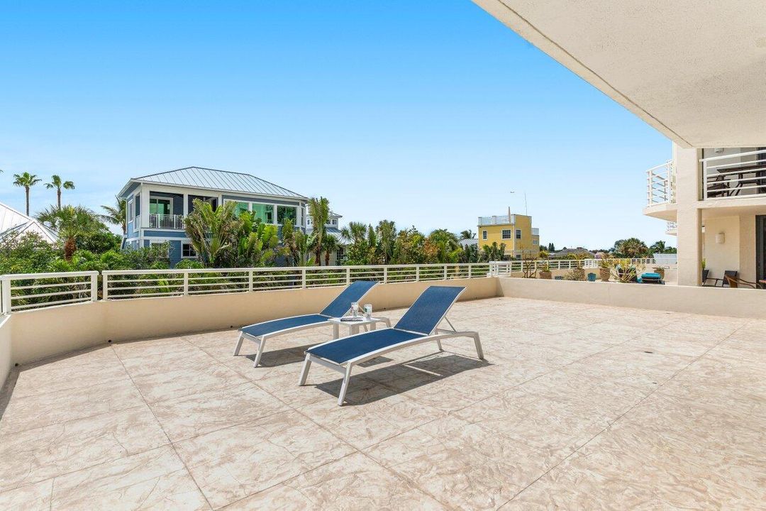 For Sale: $895,000 (2 beds, 2 baths, 1460 Square Feet)