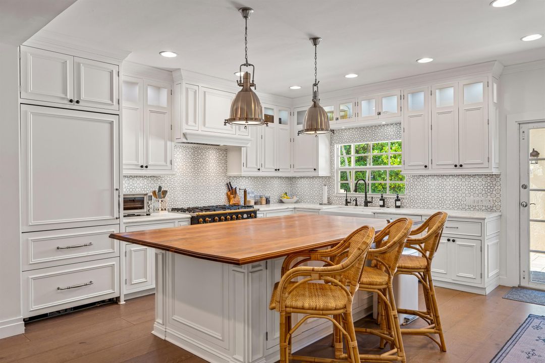 For Sale: $3,695,000 (4 beds, 4 baths, 3804 Square Feet)