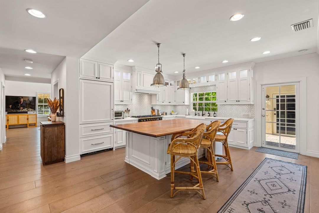 For Sale: $3,695,000 (4 beds, 4 baths, 3804 Square Feet)