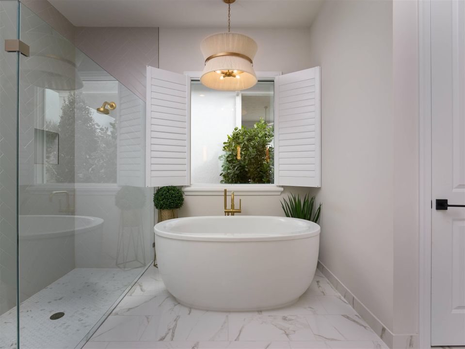 For Sale: $1,200,000 (3 beds, 2 baths, 2434 Square Feet)