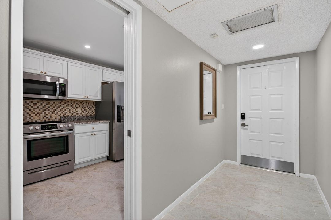 待售: $290,000 (2 贝兹, 2 浴室, 1351 平方英尺)